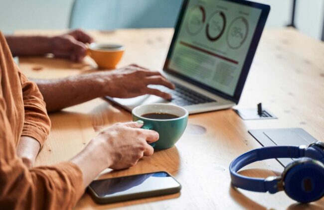 Ayuso se opone a la imposición del teletrabajo en España