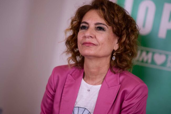 Montero respalda lo público frente al modelo del PP