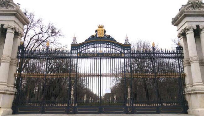 Madrid flexibiliza el cierre del parque de El Retiro