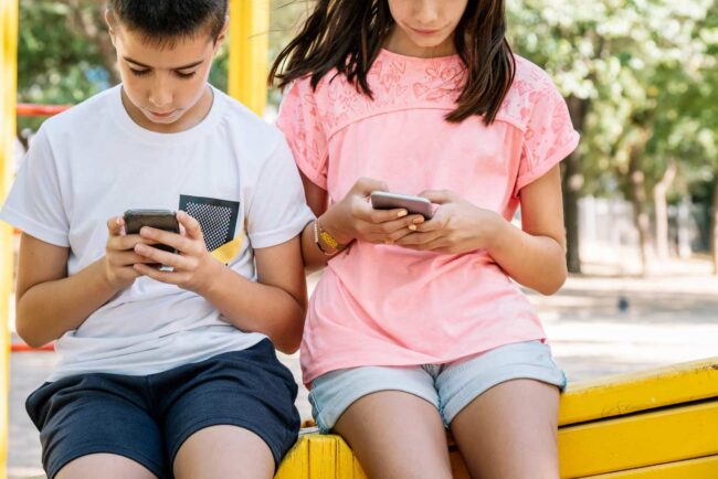 Pediatras avalan el informe europeo sobre redes y menores