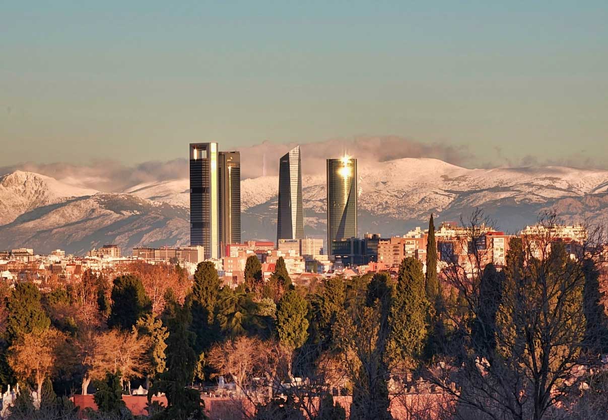 Comprar o vender una vivienda en la sierra de Madrid por qué saltarse la inmobiliaria sale más caro de lo que parece | Naberco Digital Comprar o vender una vivienda en la sierra de Madrid por qué saltarse la inmobiliaria sale más caro de lo que parece
